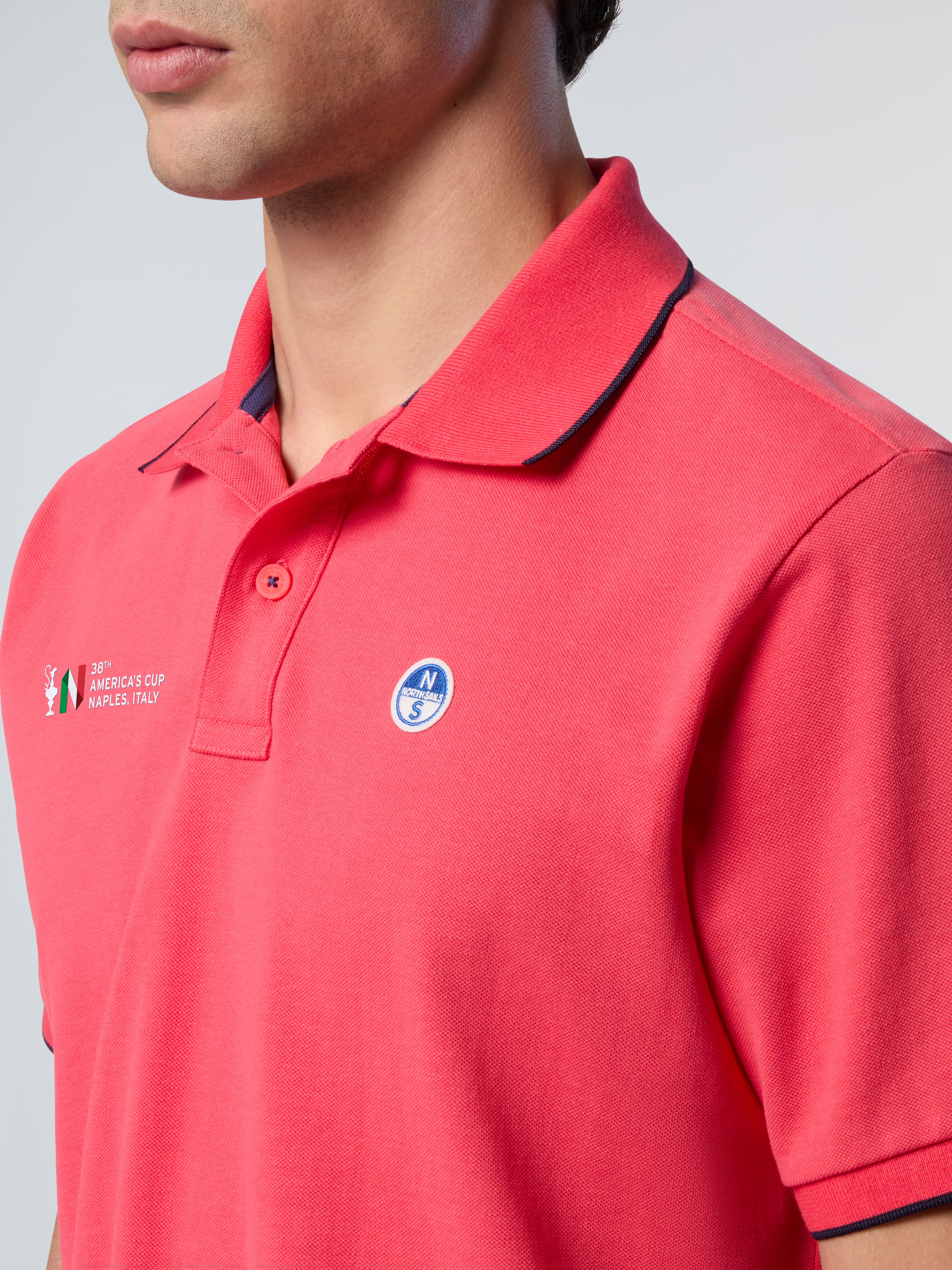 Polo a Maniche Corte con Collo a Righe in Contrasto Collezione North Sails AC38, Geranio